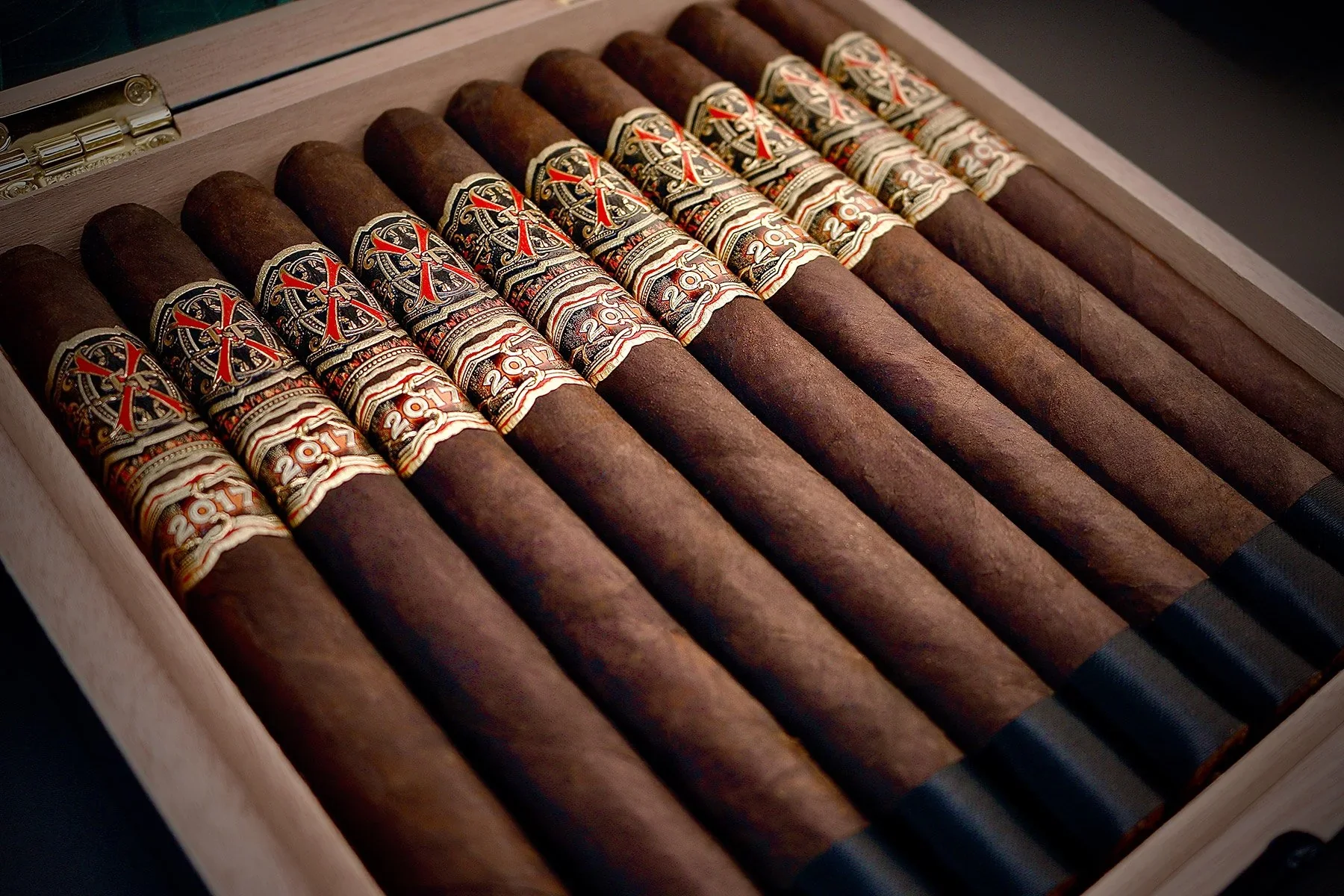 Arturo Fuente OpusX Heaven and Earth FFOX Rare Black Double Corona - Image 4