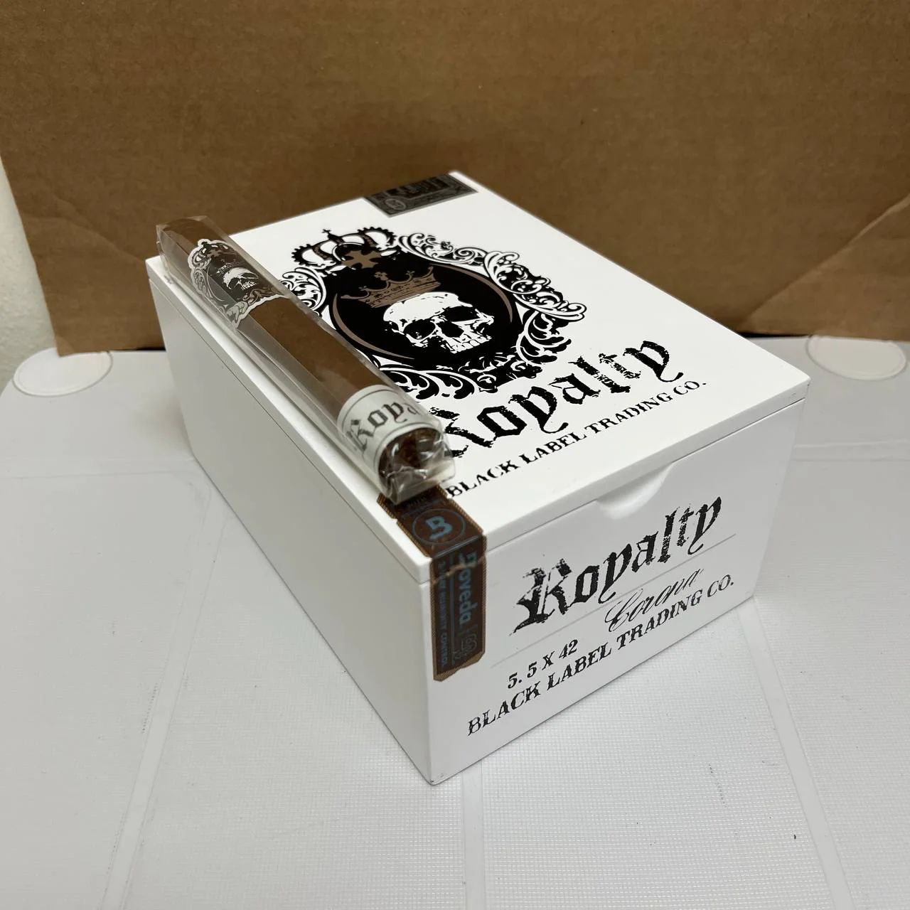 Black Label Trading Royalty Corona - Image 4