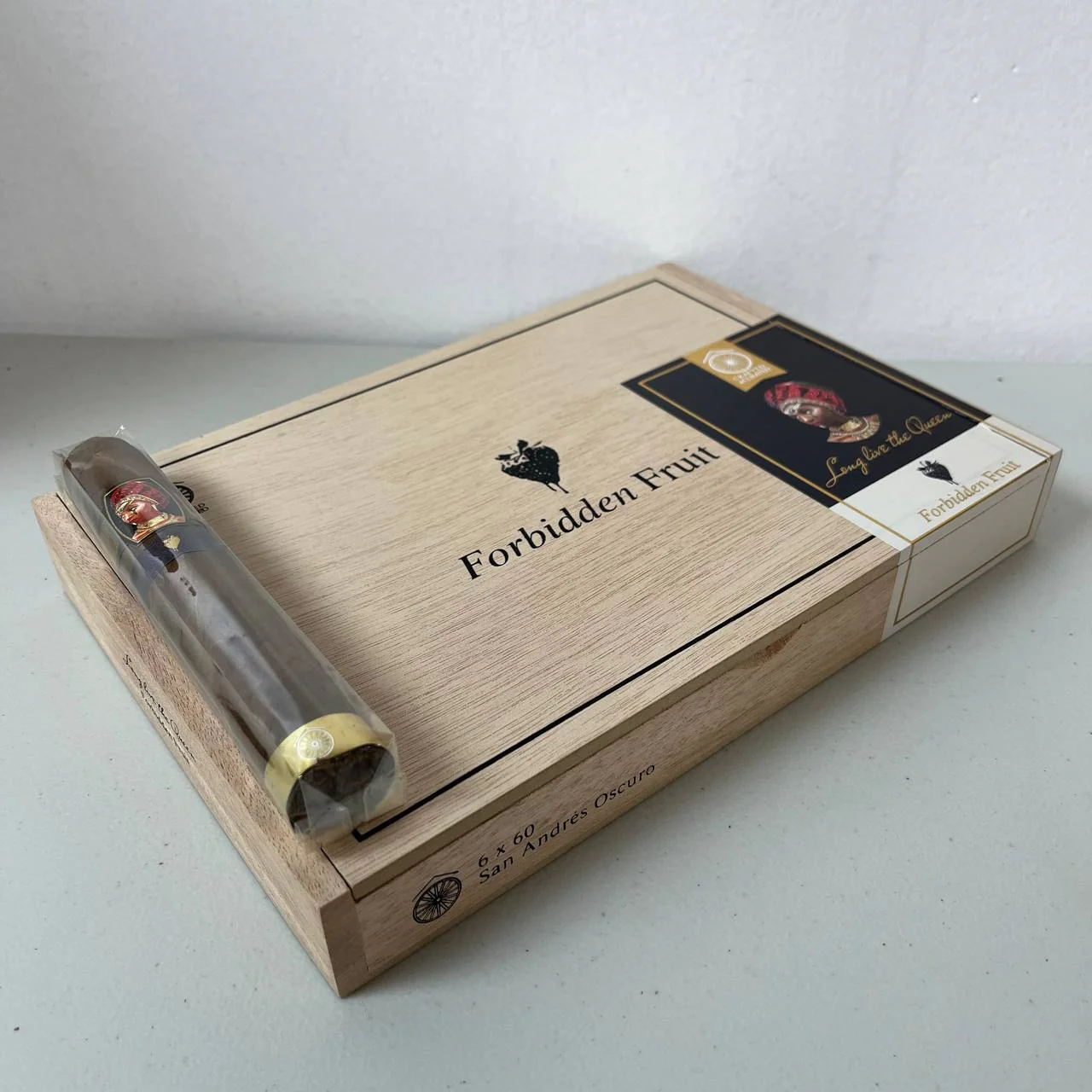 Caldwell Long Live the Queen Forbidden Fruit Oscuro - Image 4