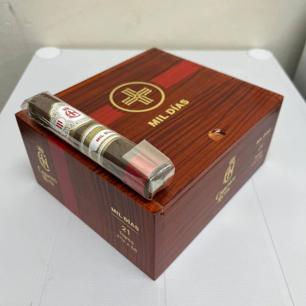 Crowned Heads Mil Dias Topes - Image 4