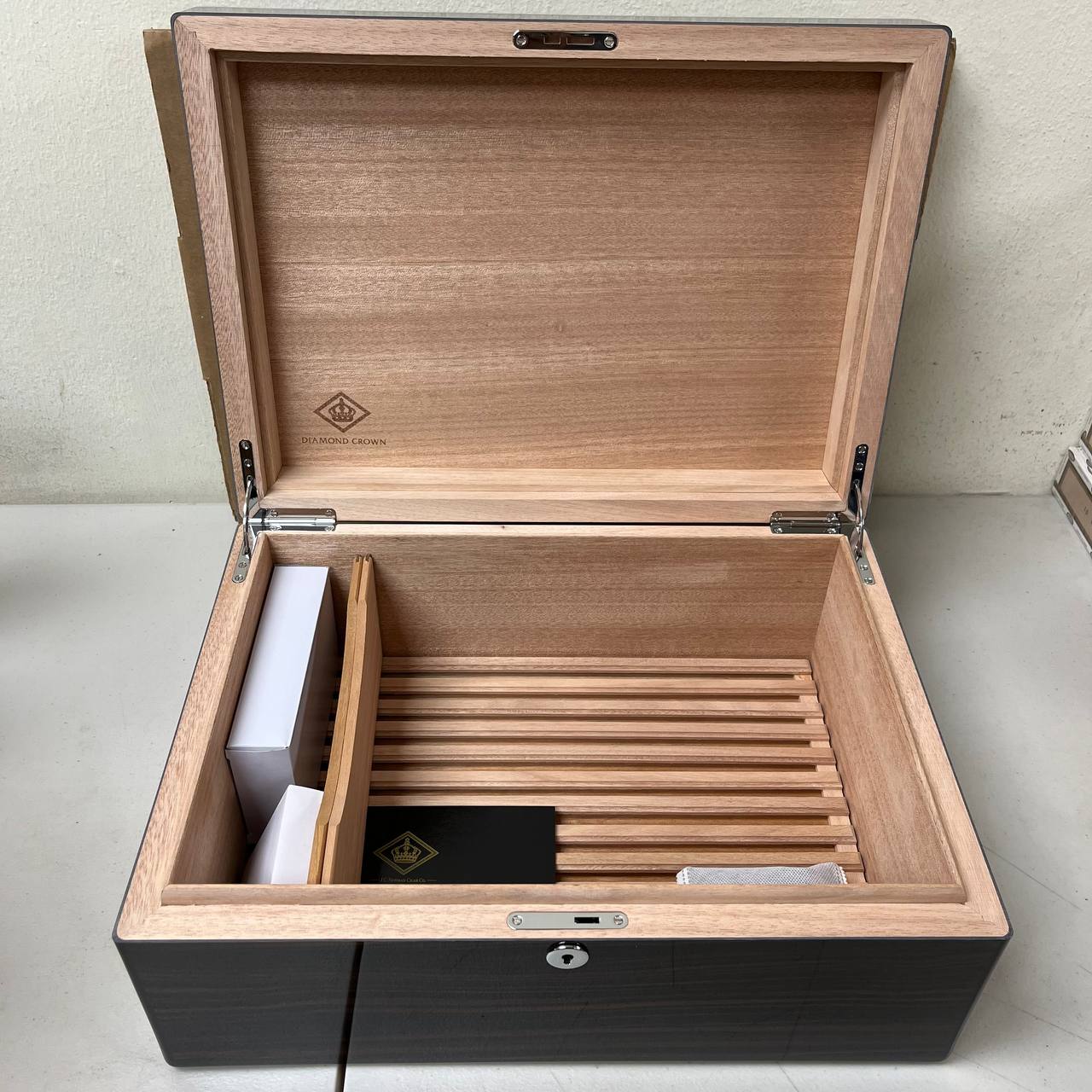 Diamond Crown Alexander Humidor - Image 3