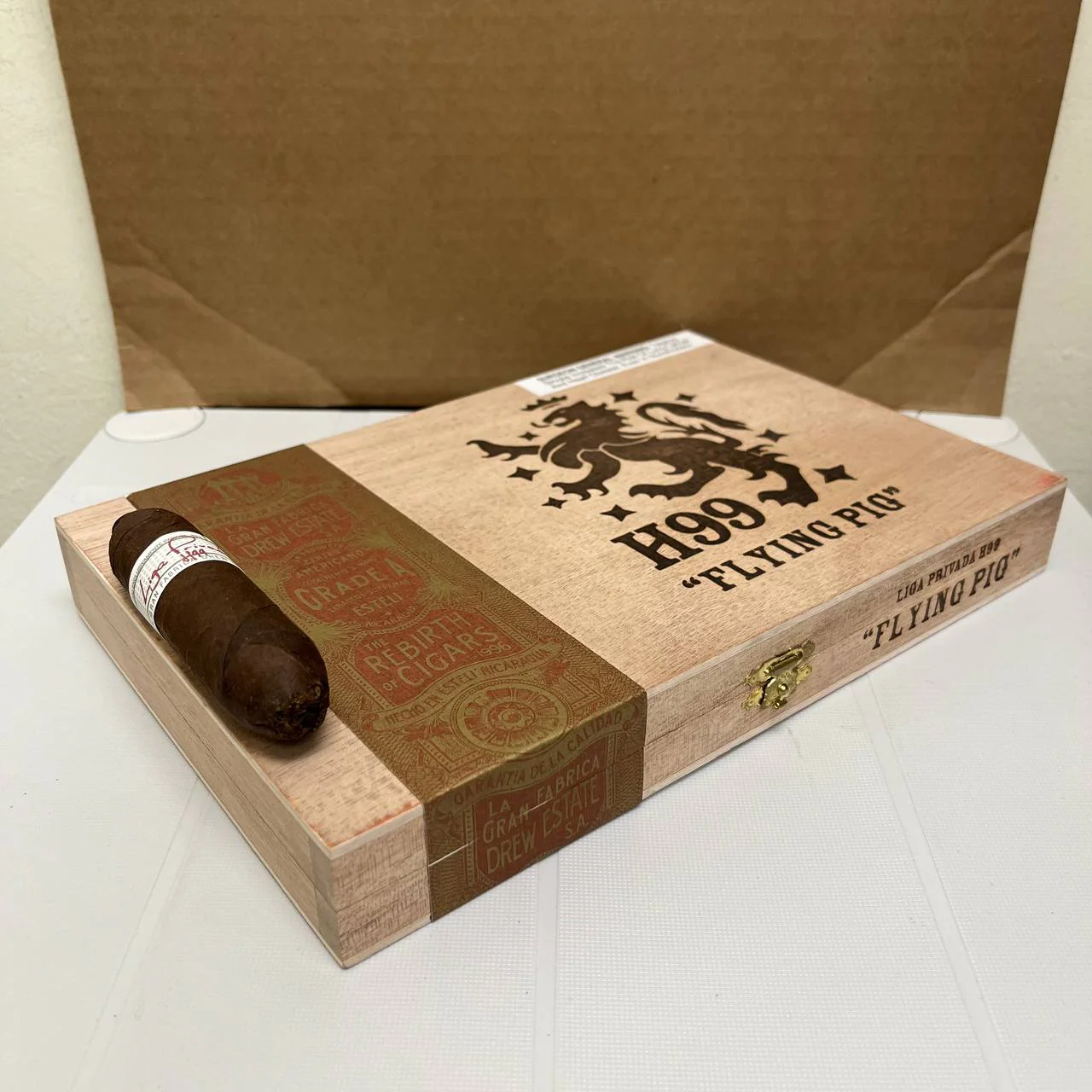 Liga Privada H99 Connecticut Corojo Flying Pig - Image 4
