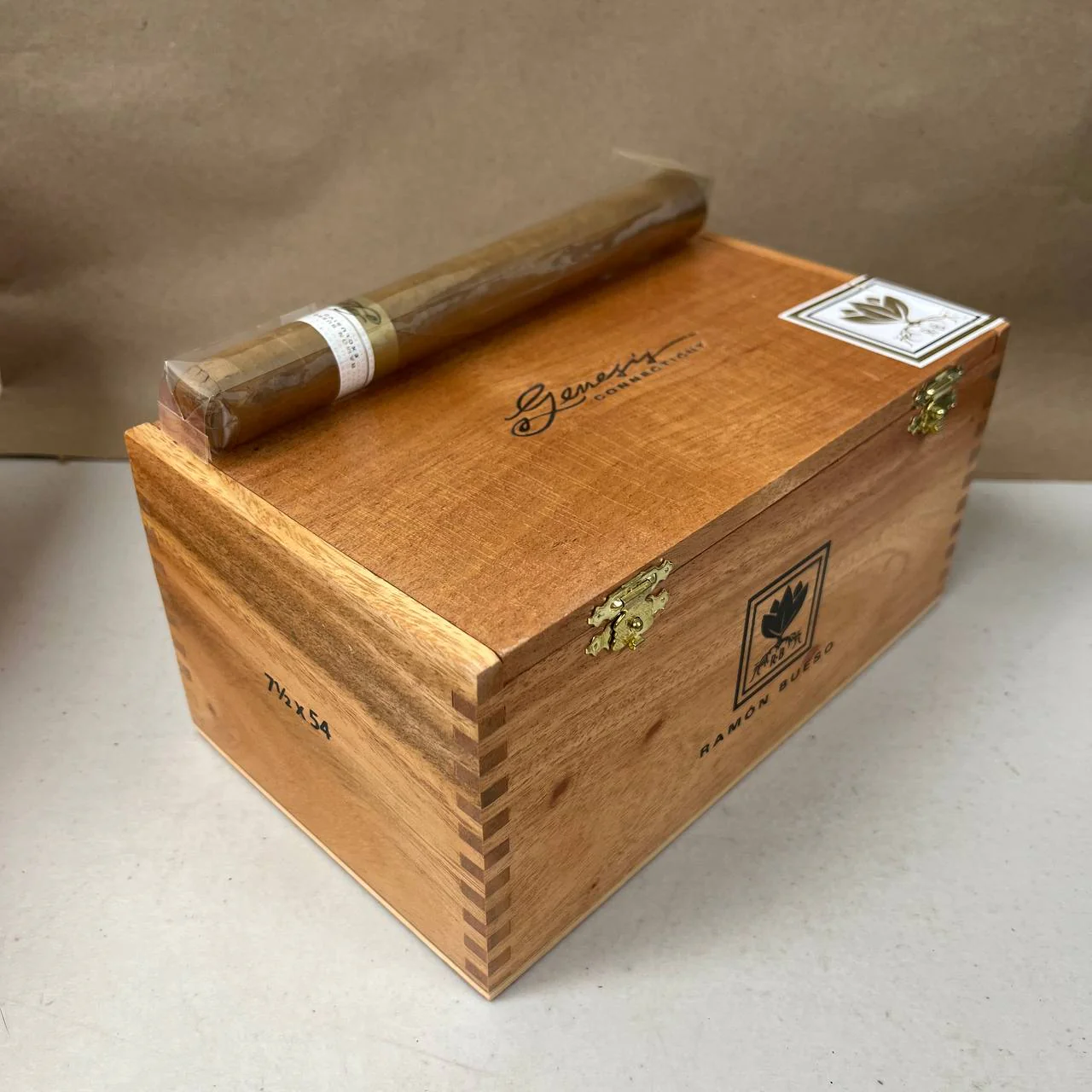 Ramon Bueso Genesis Connecticut No. 1 Presidente