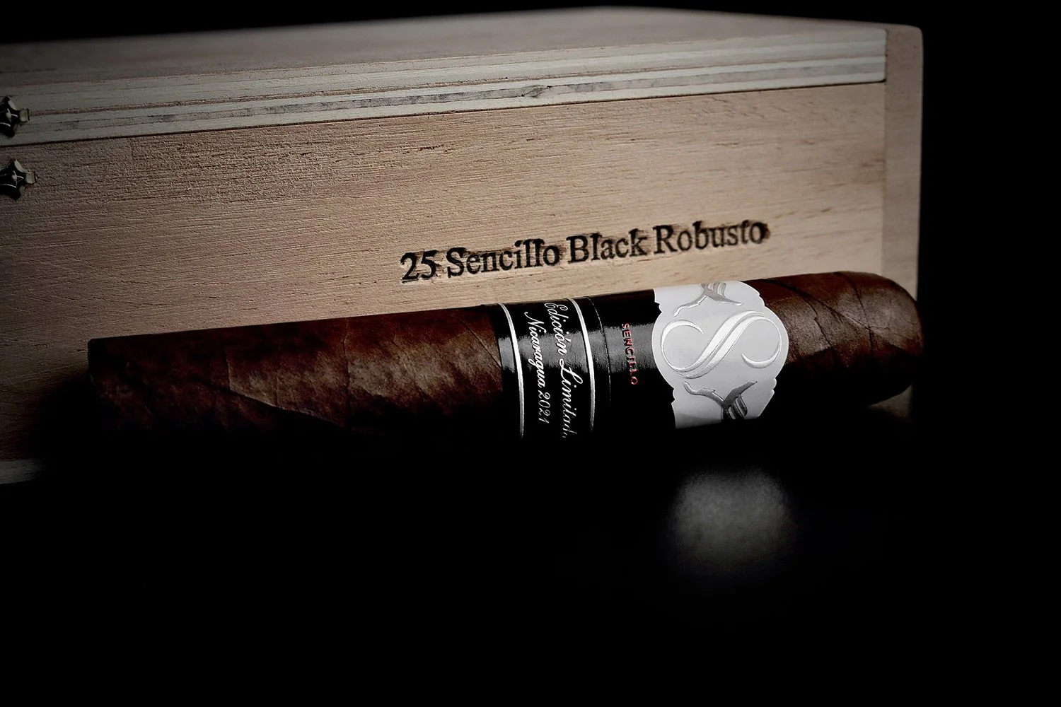 Sencillo Black Robusto - Image 4